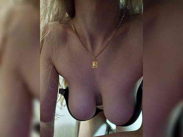 AlinaPairs webcam