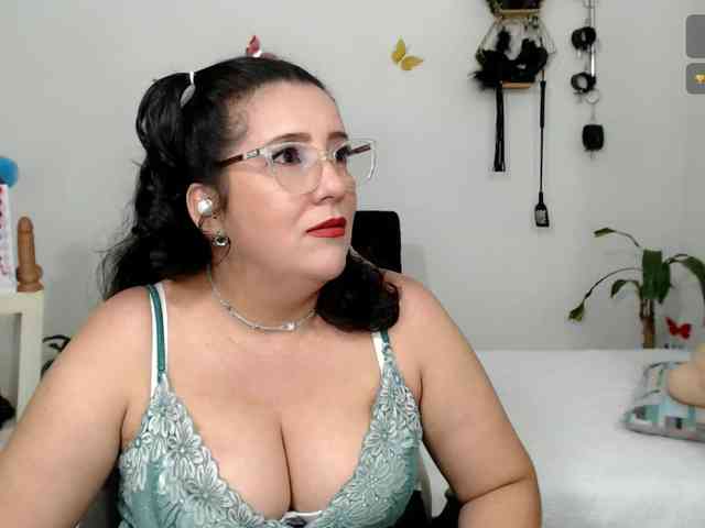 milf-hot29 webcam