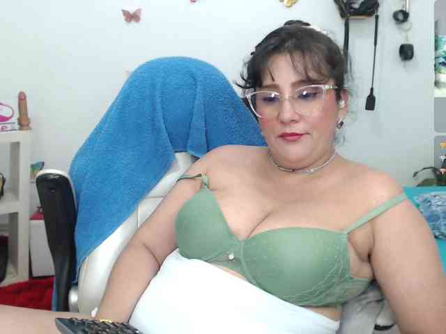 milf-hot29 webcam