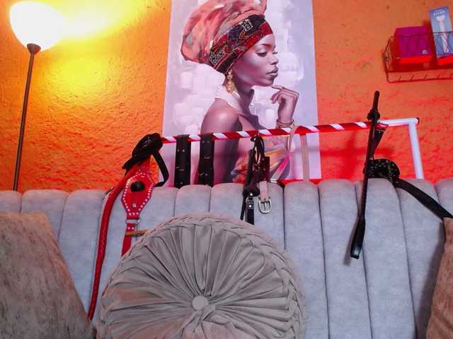 Naty-slavedoll webcam