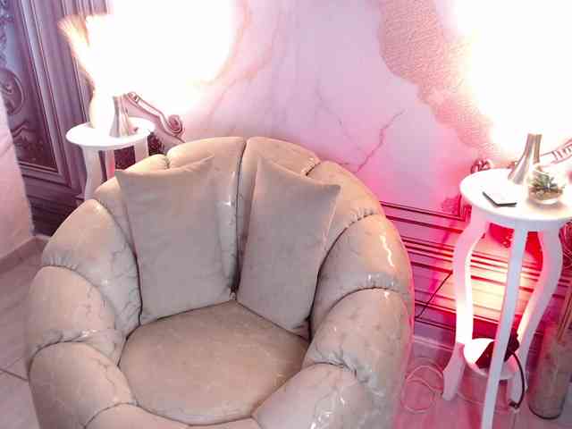 Naty-slavedoll webcam