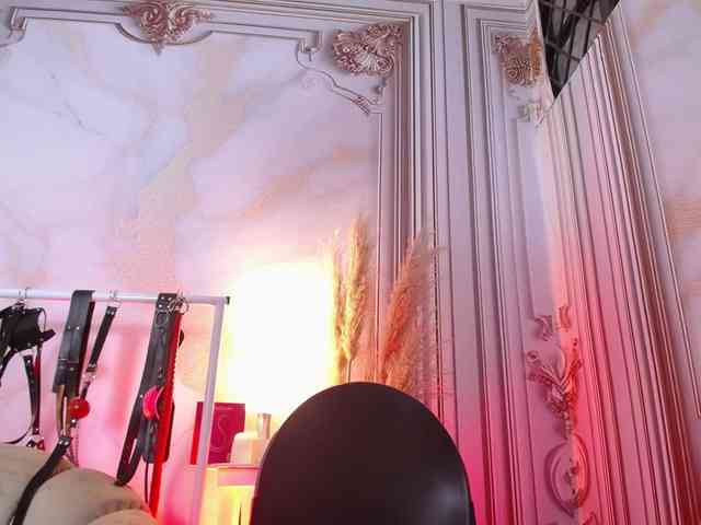 Naty-slavedoll webcam