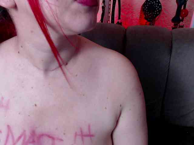 Naty-slavedoll webcam