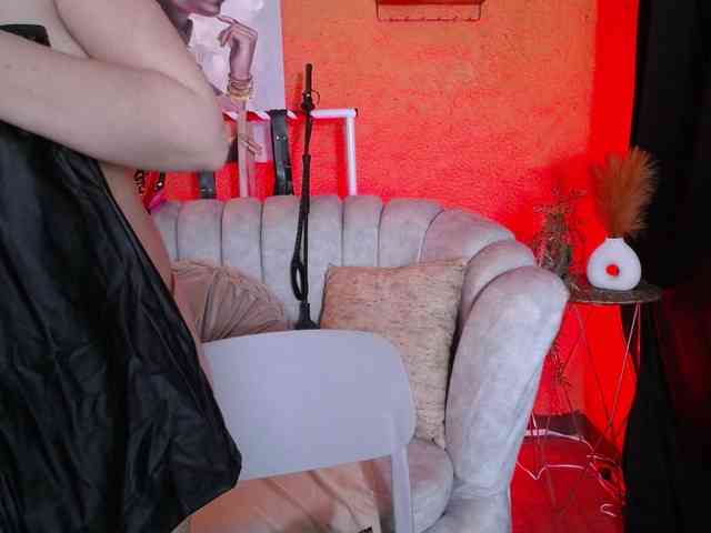 Naty-slavedoll webcam