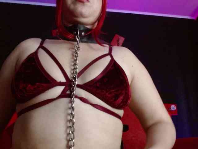 Naty-slavedoll webcam