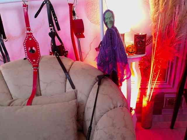 Naty-slavedoll webcam