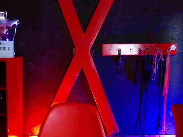 Naty-slavedoll webcam