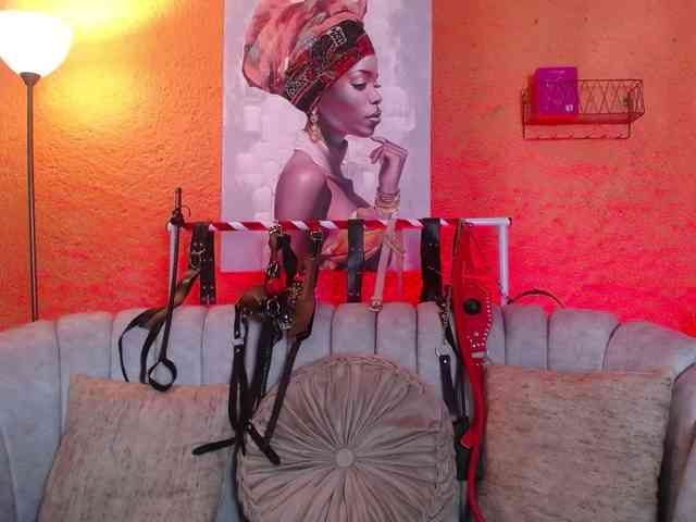 Naty-slavedoll webcam