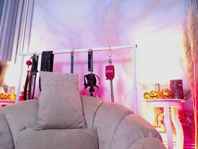Naty-slavedoll webcam