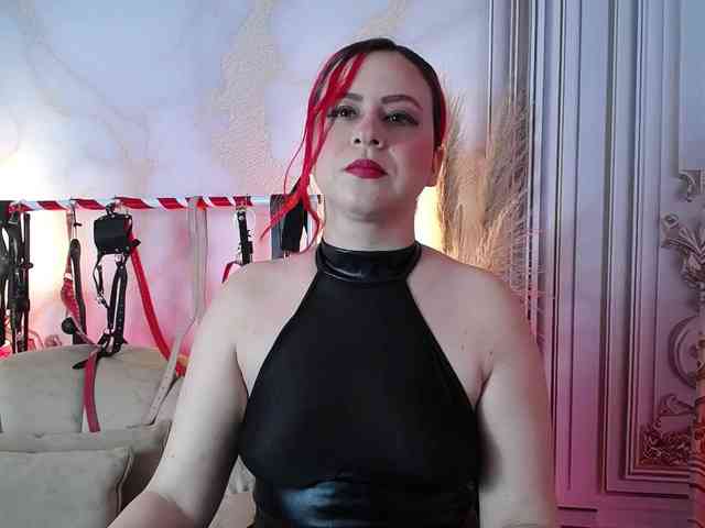Naty-slavedoll webcam
