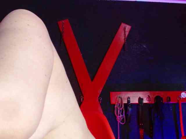 Naty-slavedoll webcam