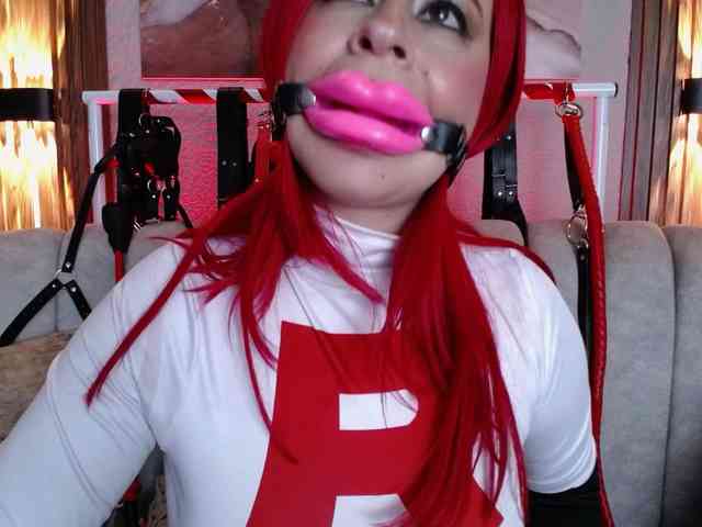 Naty-slavedoll webcam