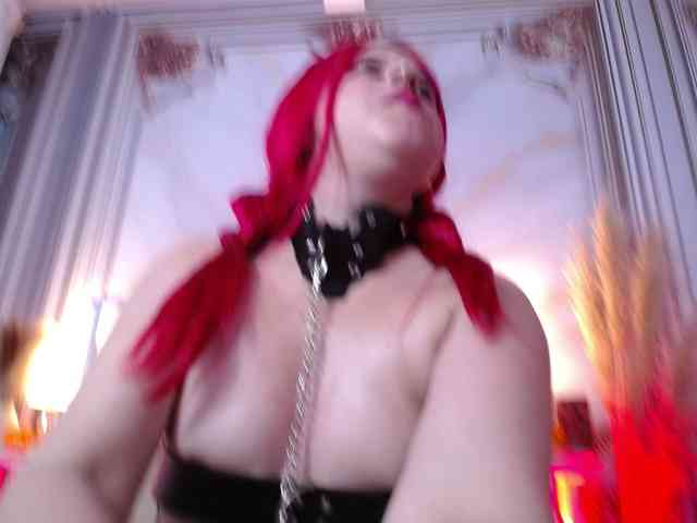 Naty-slavedoll webcam