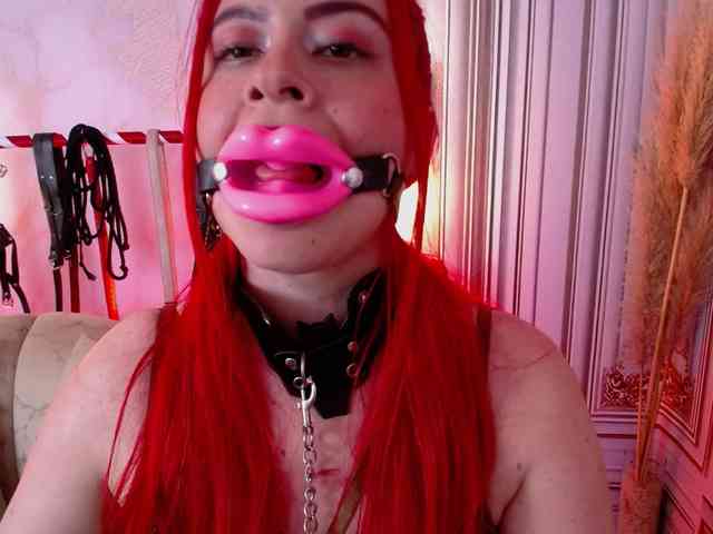 Naty-slavedoll webcam