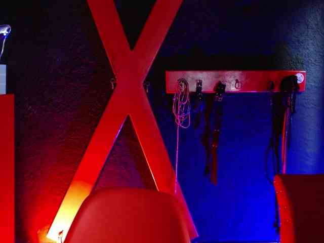 Naty-slavedoll webcam