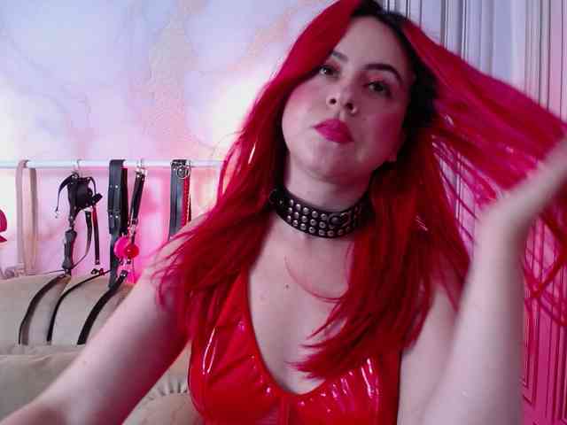 Naty-slavedoll webcam