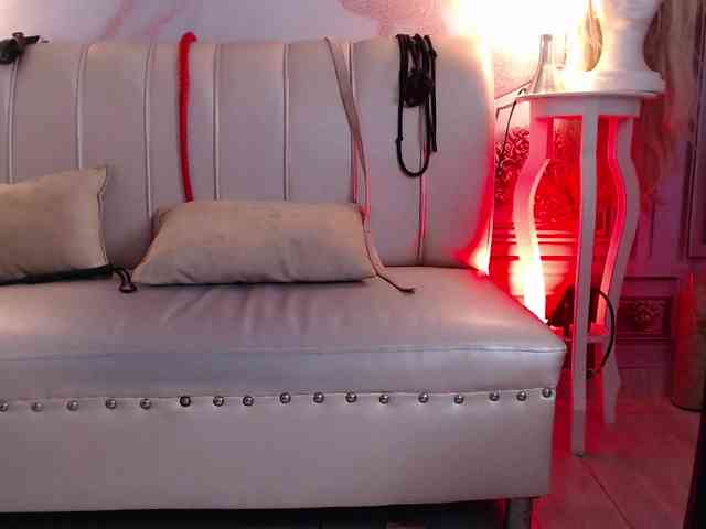 Naty-slavedoll webcam