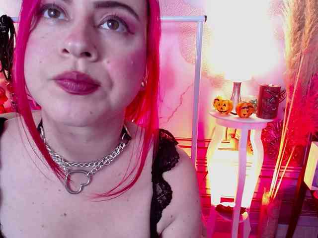 Naty-slavedoll webcam
