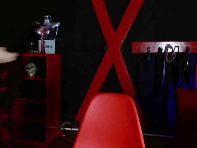 Naty-slavedoll webcam