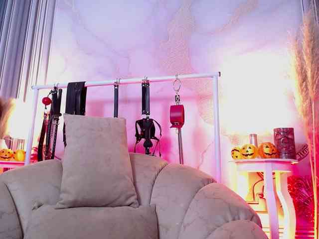 Naty-slavedoll webcam