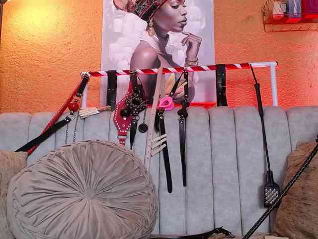 Naty-slavedoll webcam