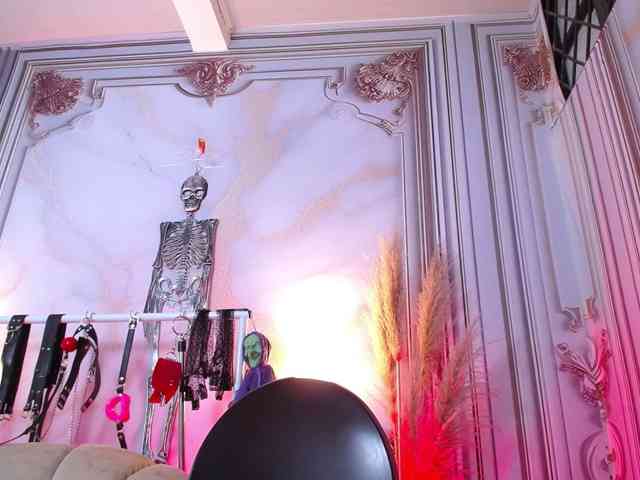 Naty-slavedoll webcam