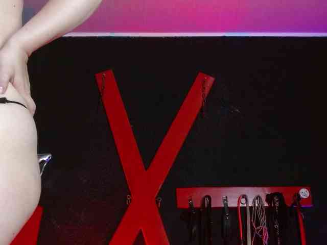 Naty-slavedoll webcam