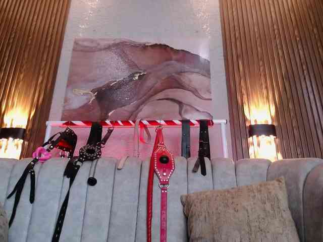 Naty-slavedoll webcam