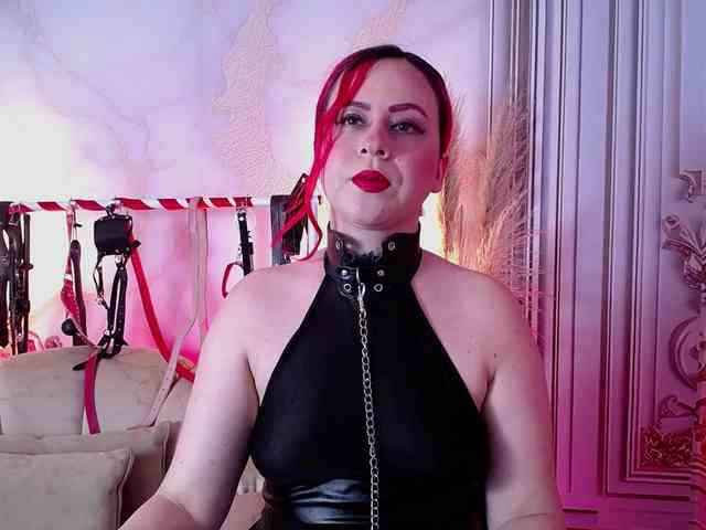 Naty-slavedoll webcam