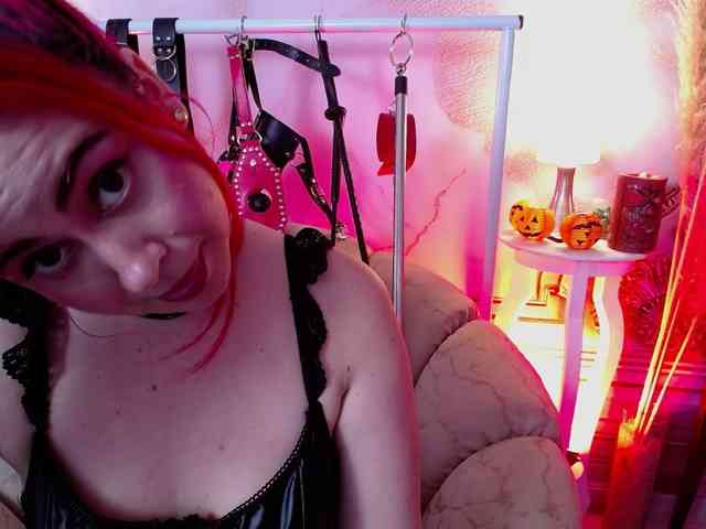 Naty-slavedoll webcam