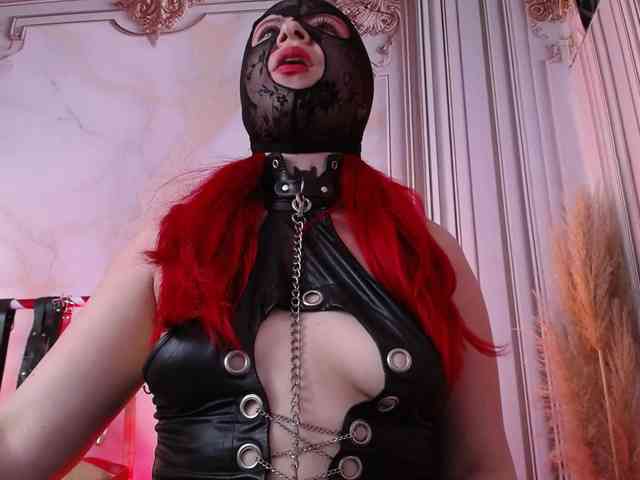 Naty-slavedoll webcam