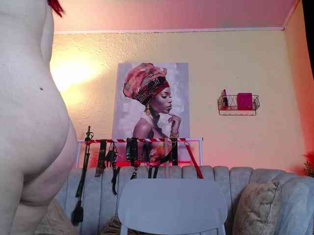 Naty-slavedoll webcam