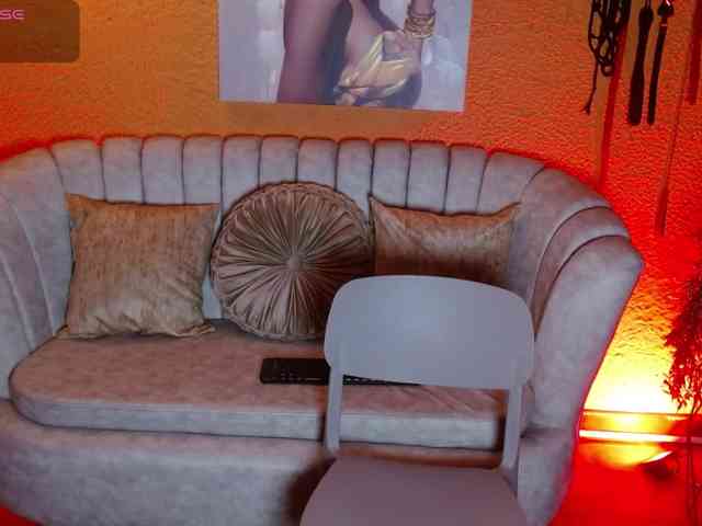 Naty-slavedoll webcam