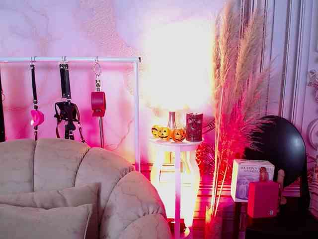 Naty-slavedoll webcam