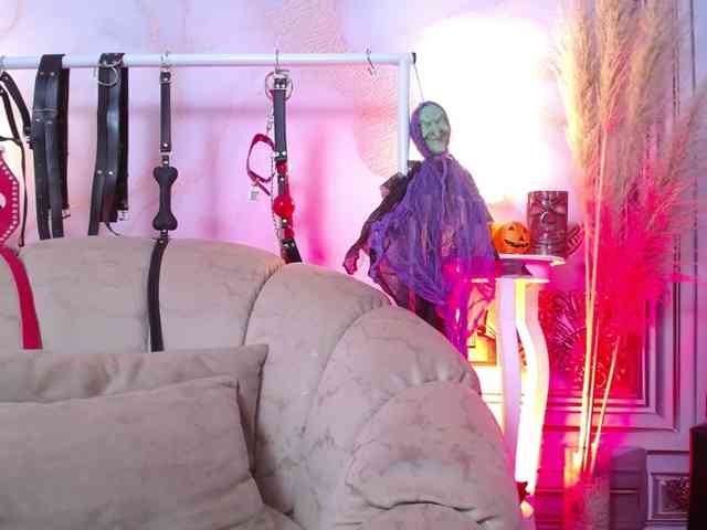 Naty-slavedoll webcam