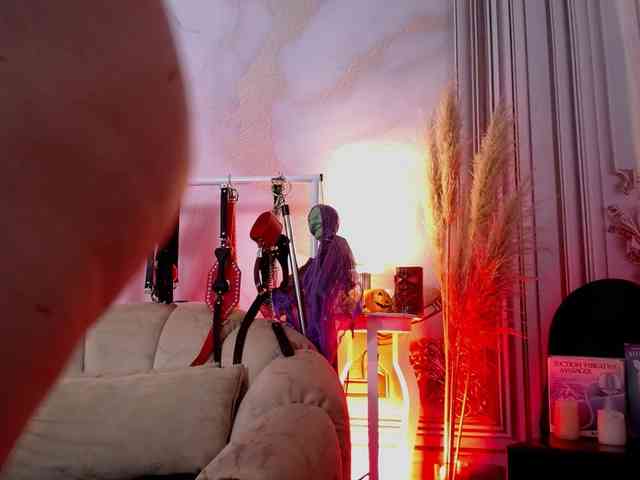 Naty-slavedoll webcam