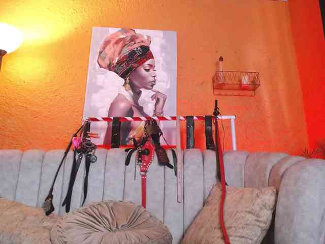 Naty-slavedoll webcam