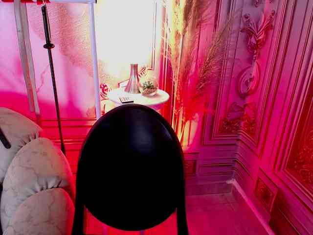 Naty-slavedoll webcam