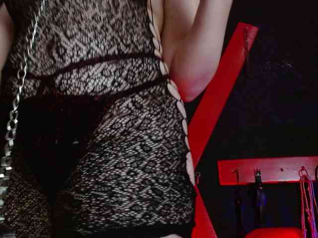 Naty-slavedoll webcam