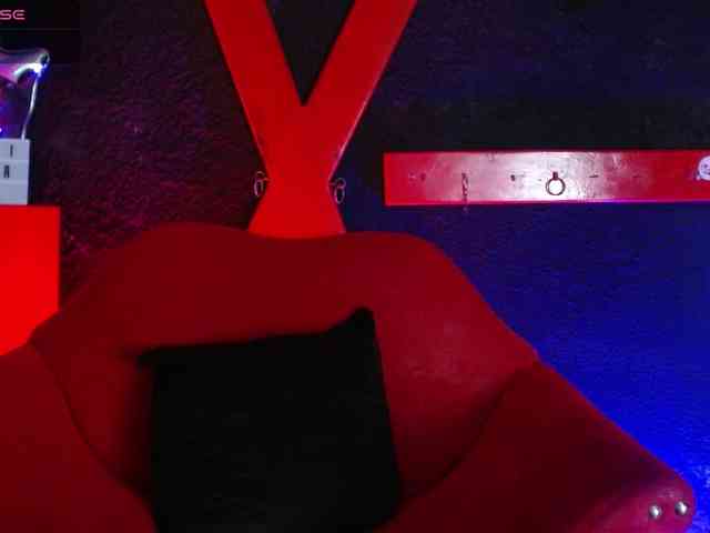 Naty-slavedoll webcam