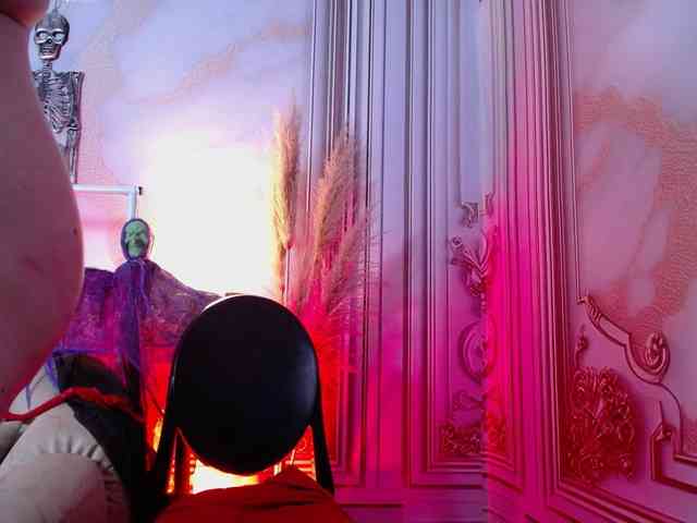 Naty-slavedoll webcam