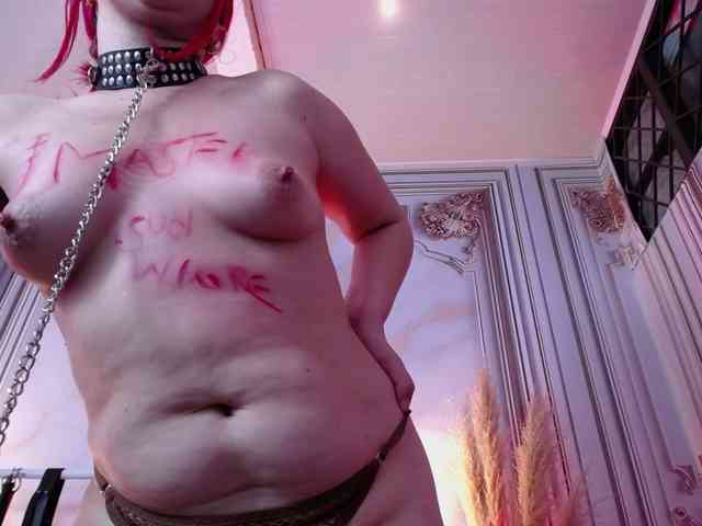 Naty-slavedoll webcam