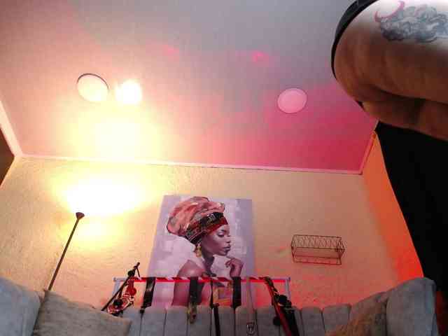 Naty-slavedoll webcam