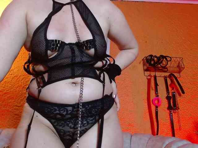 Naty-slavedoll webcam