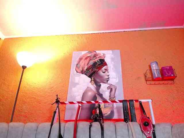 Naty-slavedoll webcam