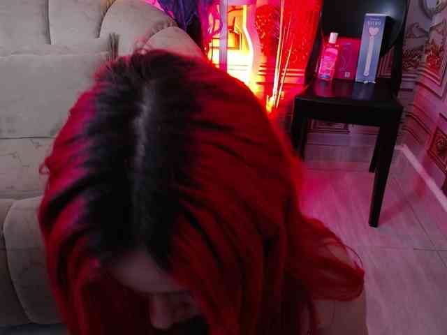 Naty-slavedoll webcam