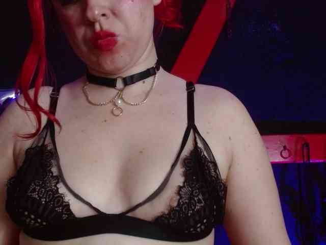 Naty-slavedoll webcam