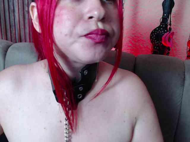 Naty-slavedoll webcam