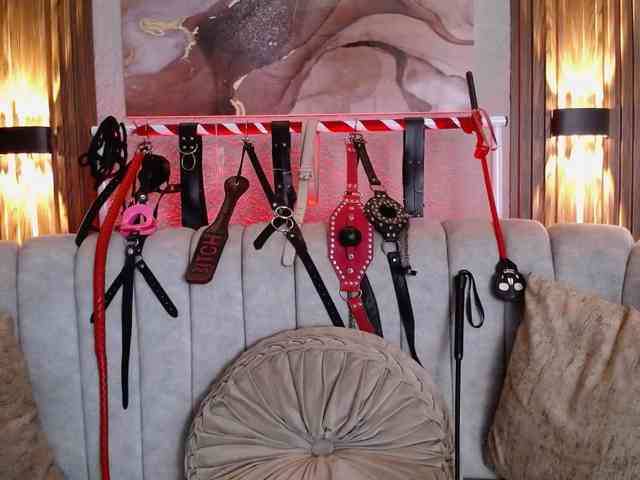 Naty-slavedoll webcam