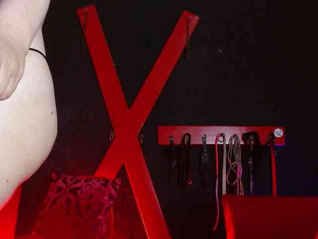 Naty-slavedoll webcam